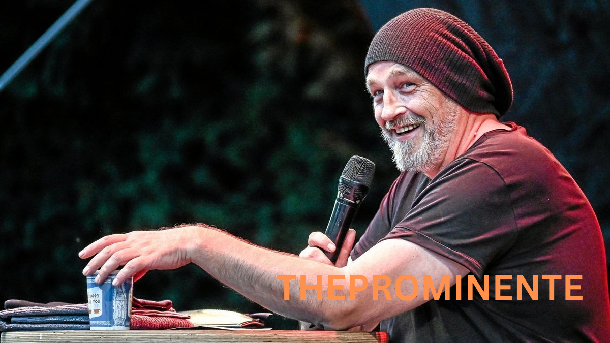 Torsten Sträter – Der Meister der Worte zwischen Tiefgang und Humor
